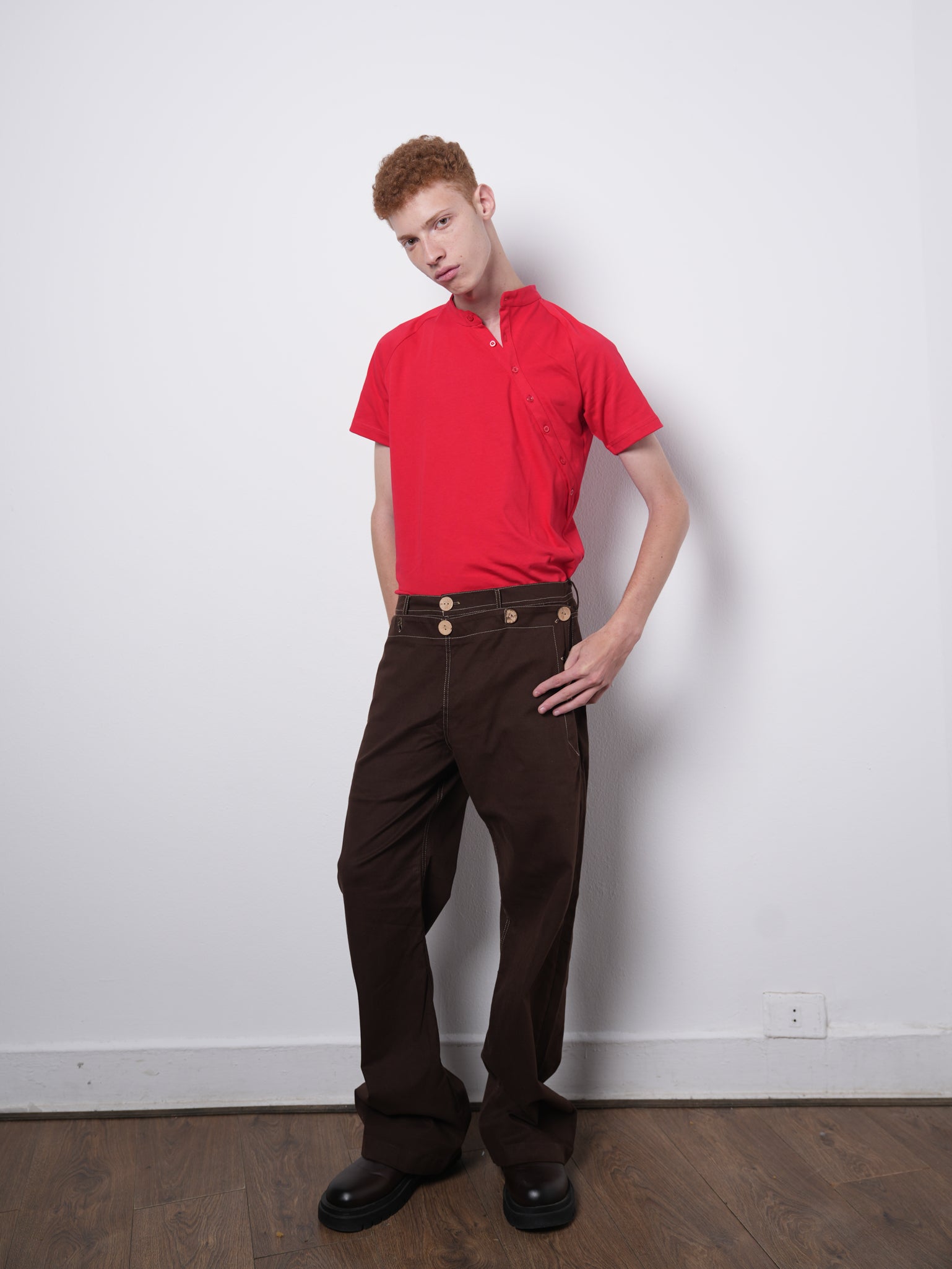OPEN COLLAR TEE RED 001