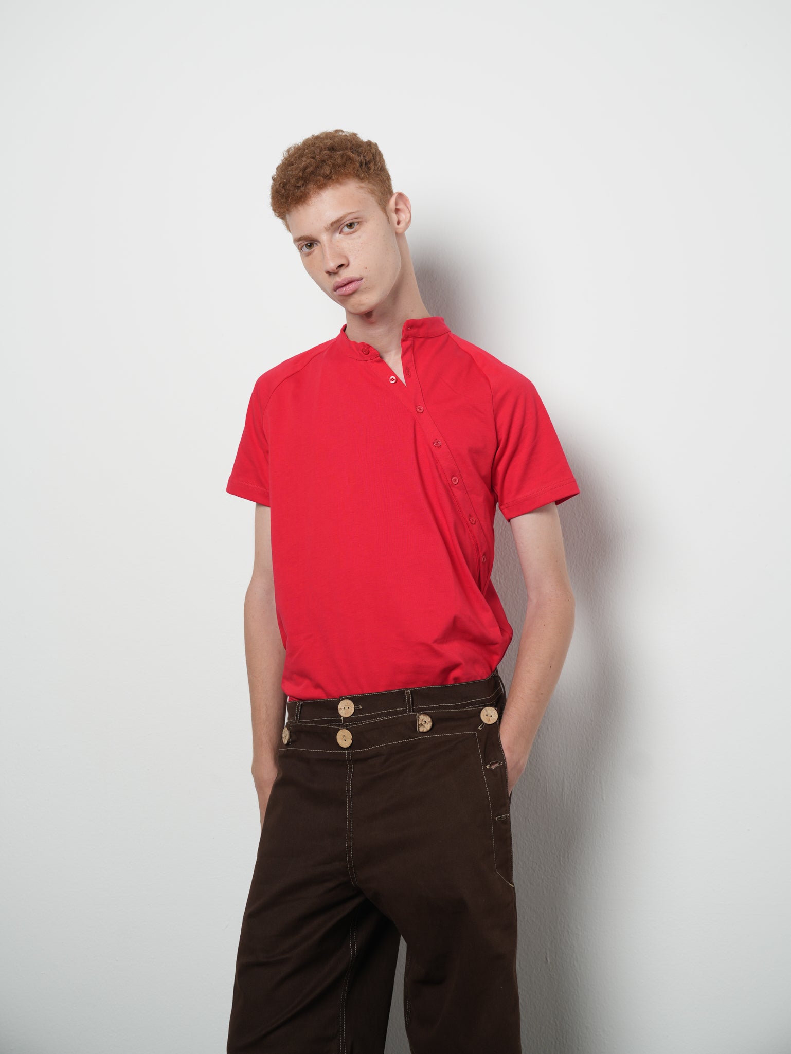 OPEN COLLAR TEE RED 001