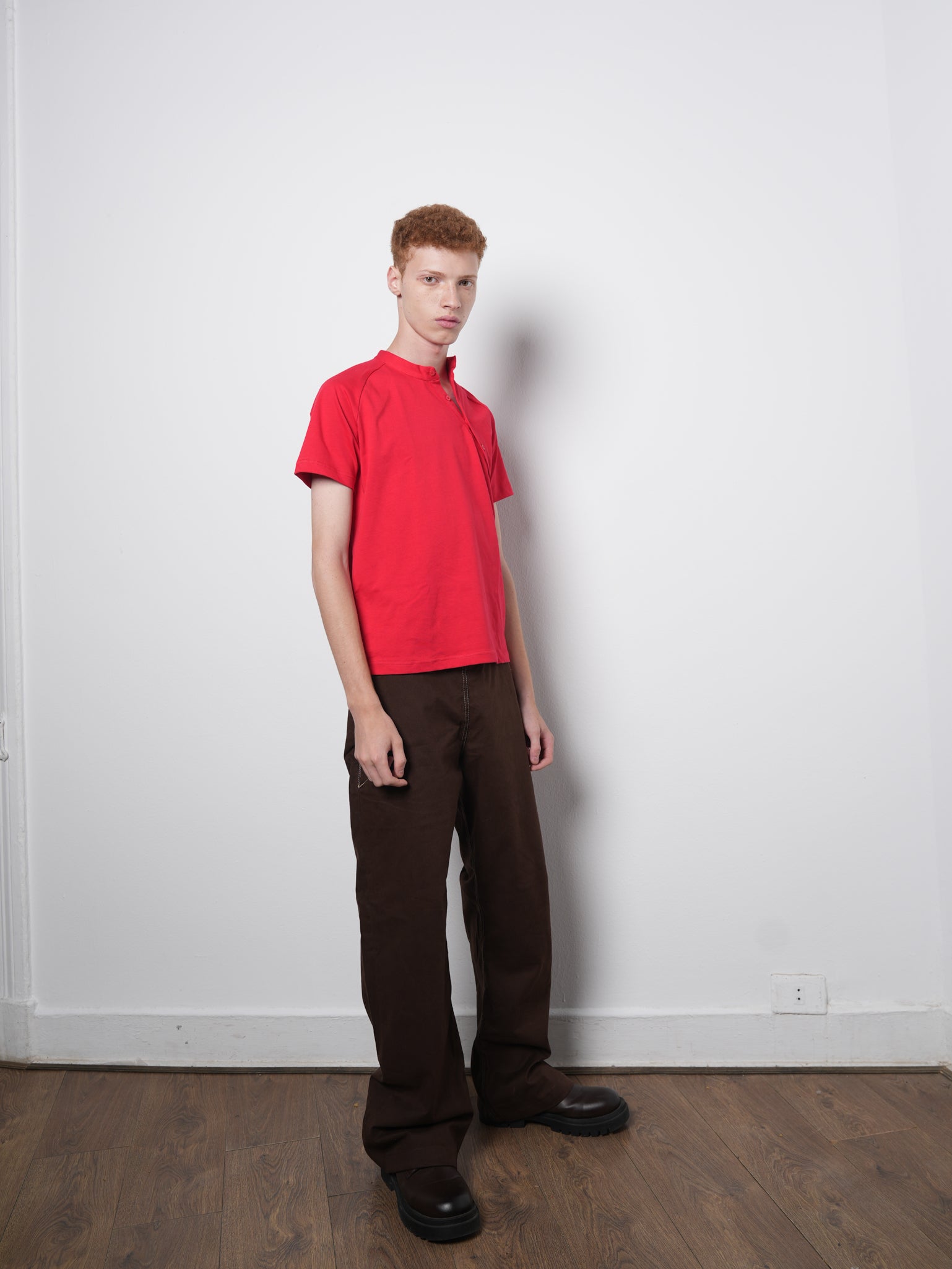 OPEN COLLAR TEE RED 001