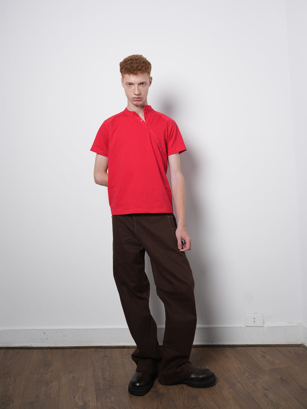 OPEN COLLAR TEE RED 001