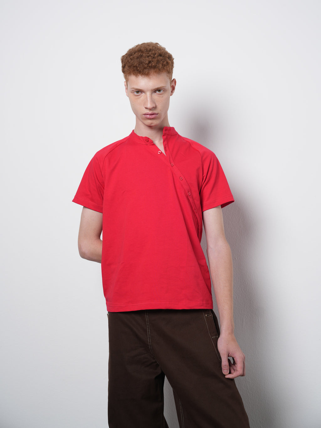 OPEN COLLAR TEE RED 001