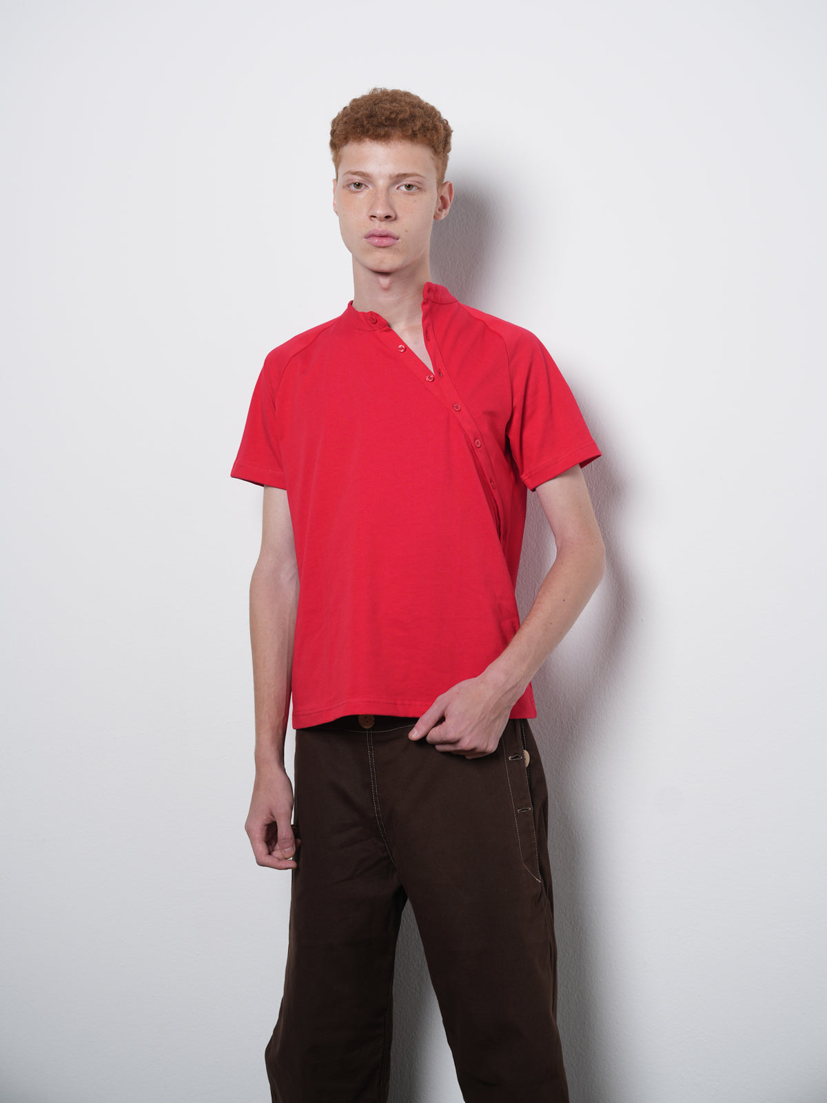 OPEN COLLAR TEE RED 001