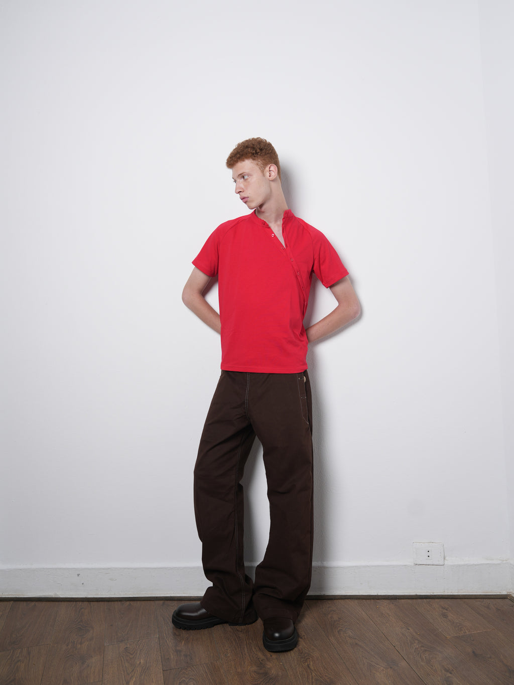 OPEN COLLAR TEE RED 001
