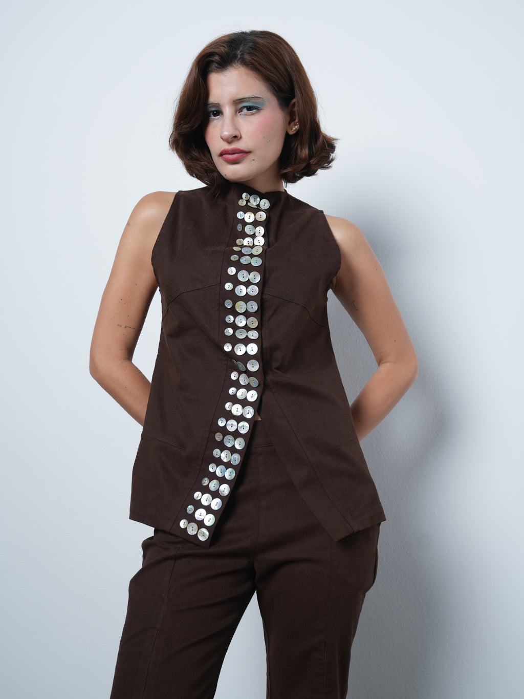 SHELL VEST BROWN 001