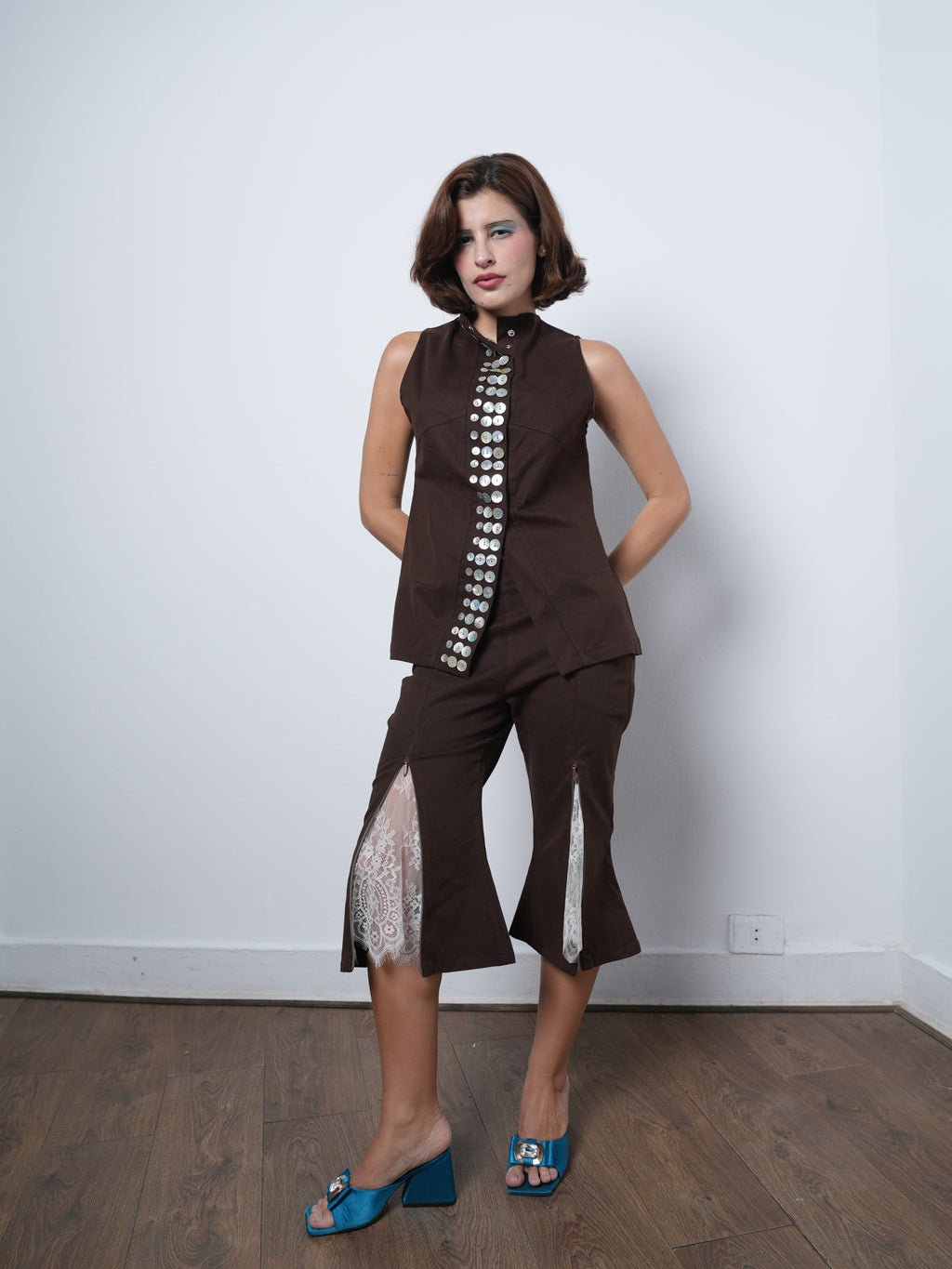 VEIL CAPRI BROWN 001