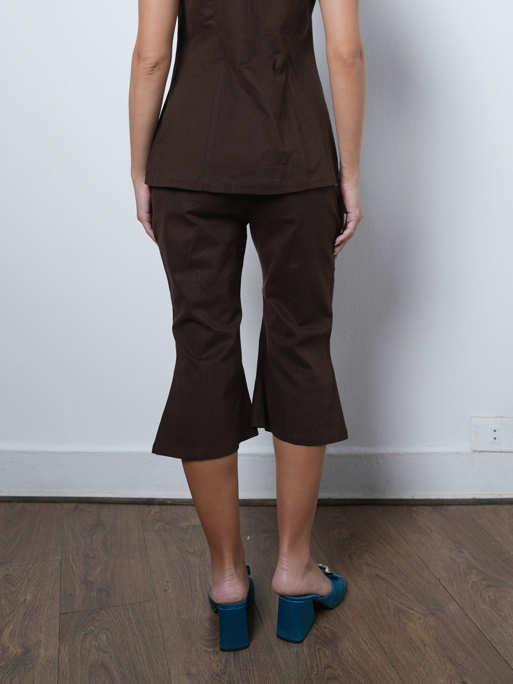 VEIL CAPRI BROWN 001