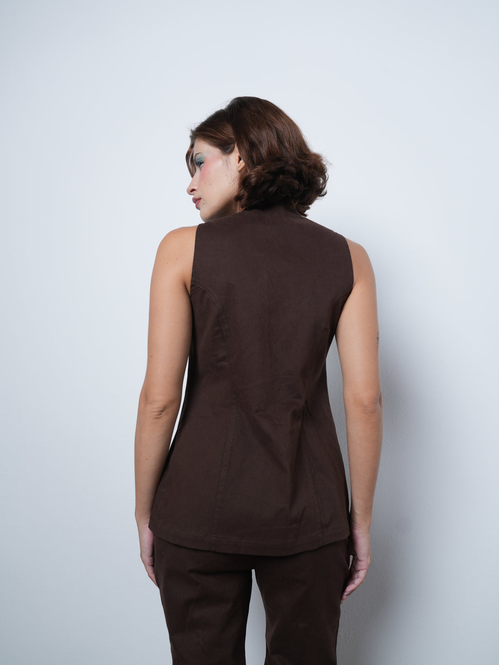 SHELL VEST BROWN 001