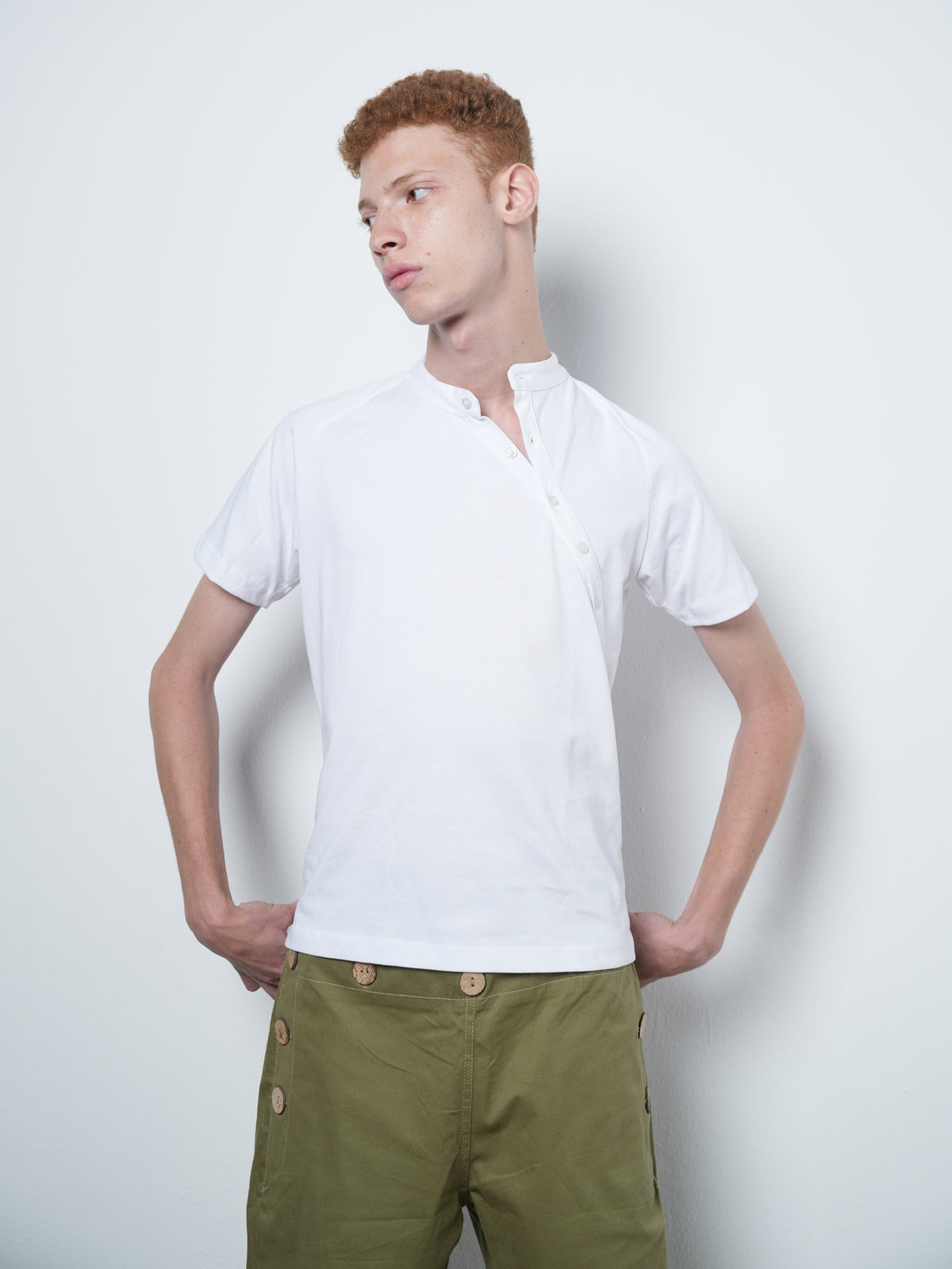 OPEN COLLAR TEE WHITE 001