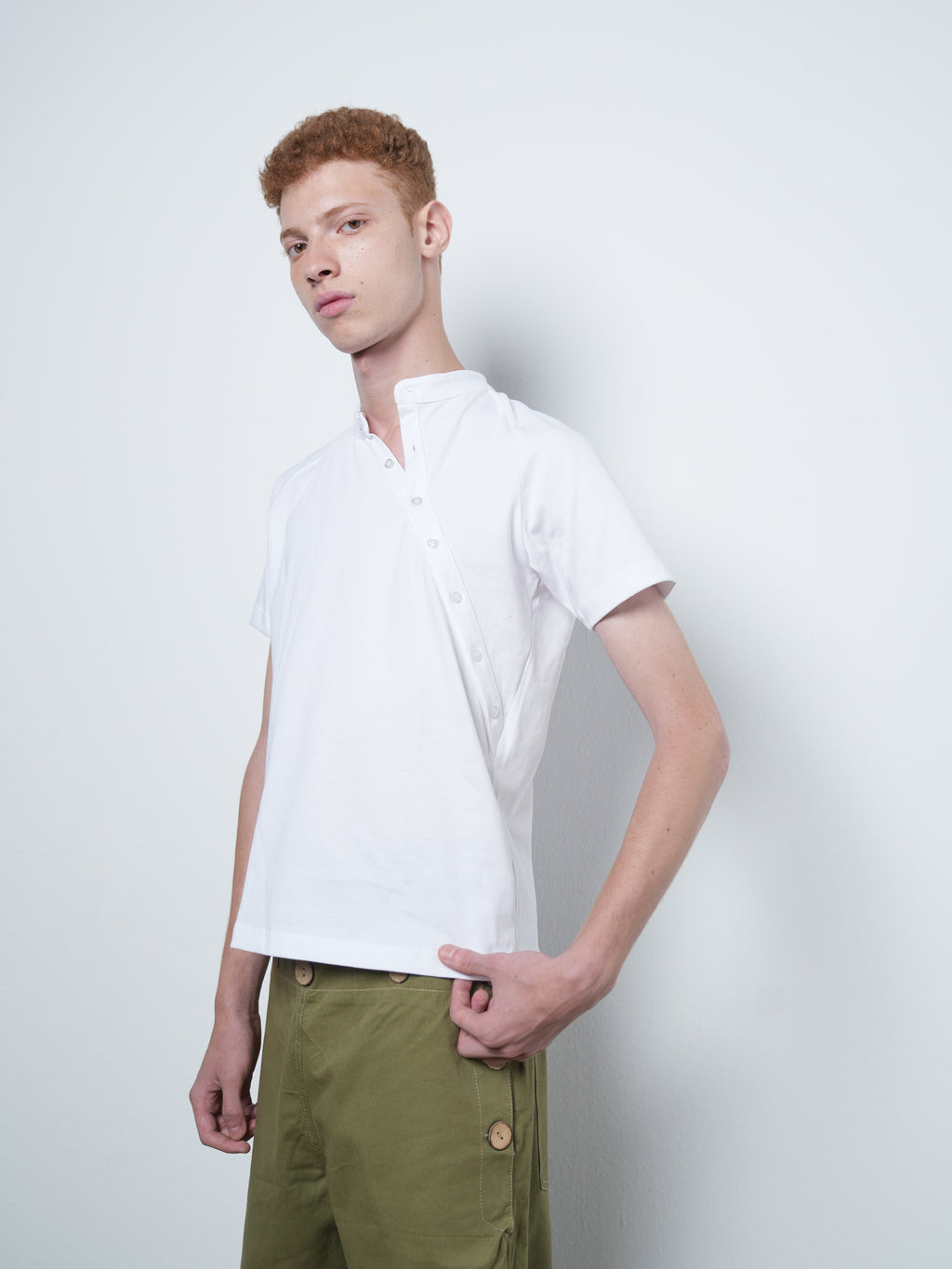 OPEN COLLAR TEE WHITE 001